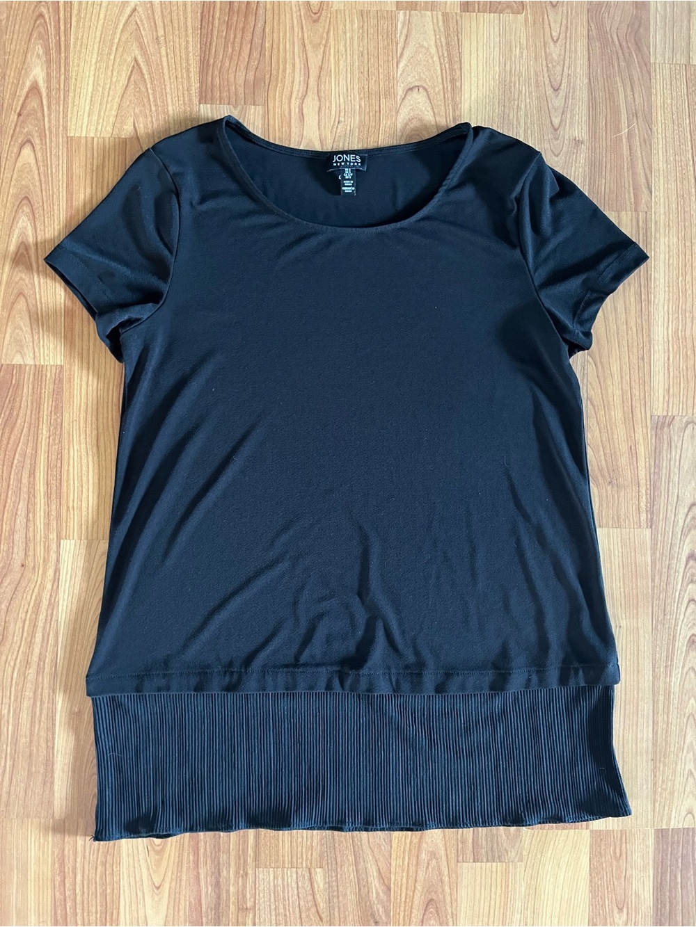 Jones New York Black Short-Sleeve Top with Pleated Hem Panel